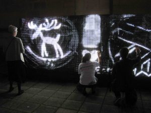Tafel mit wasserempfindlichen LED von Antonin Fourneau, Ars Electronica 2014 