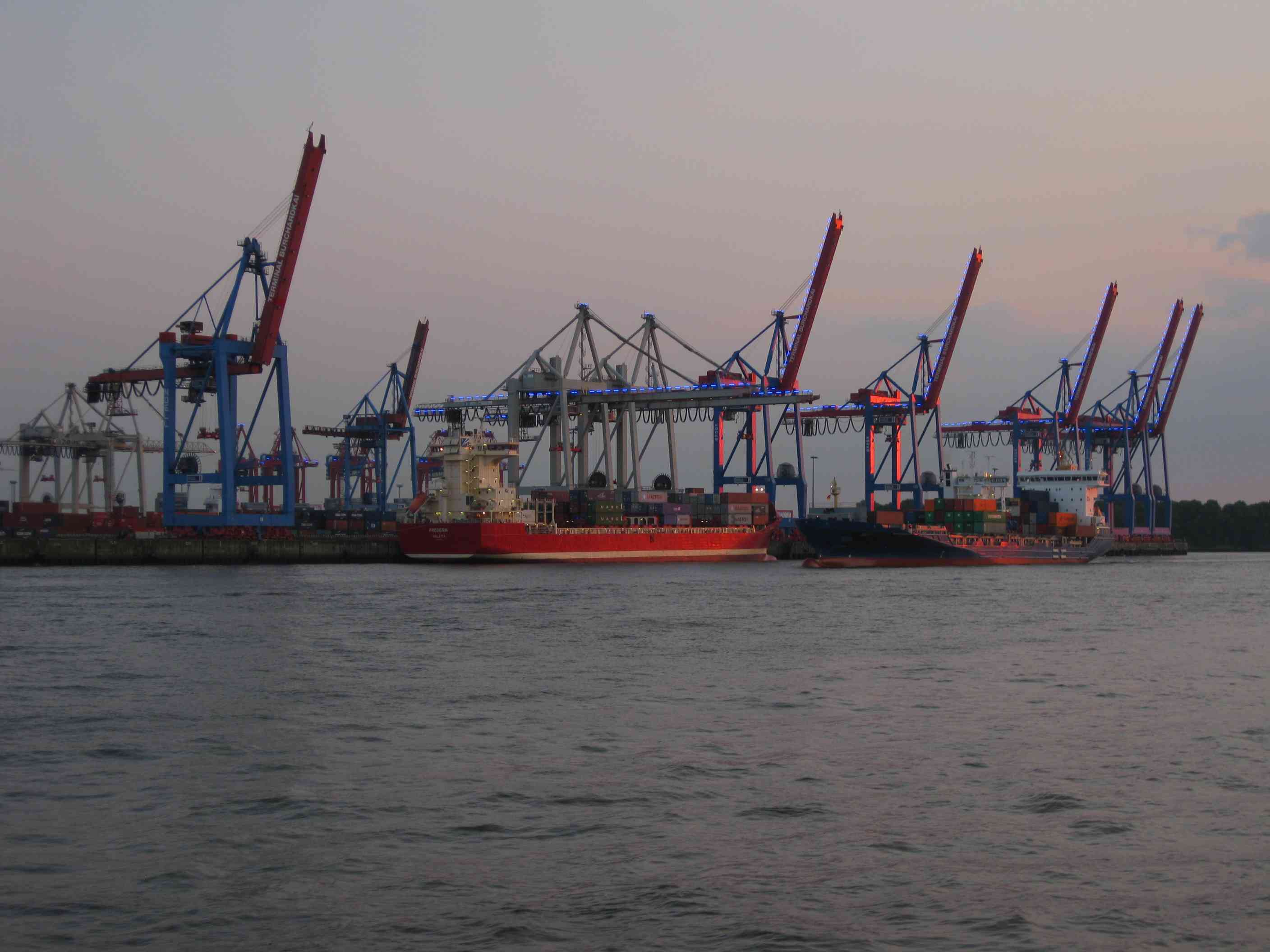 Containerschiffe im Hafen Hamburg, Deutschland
