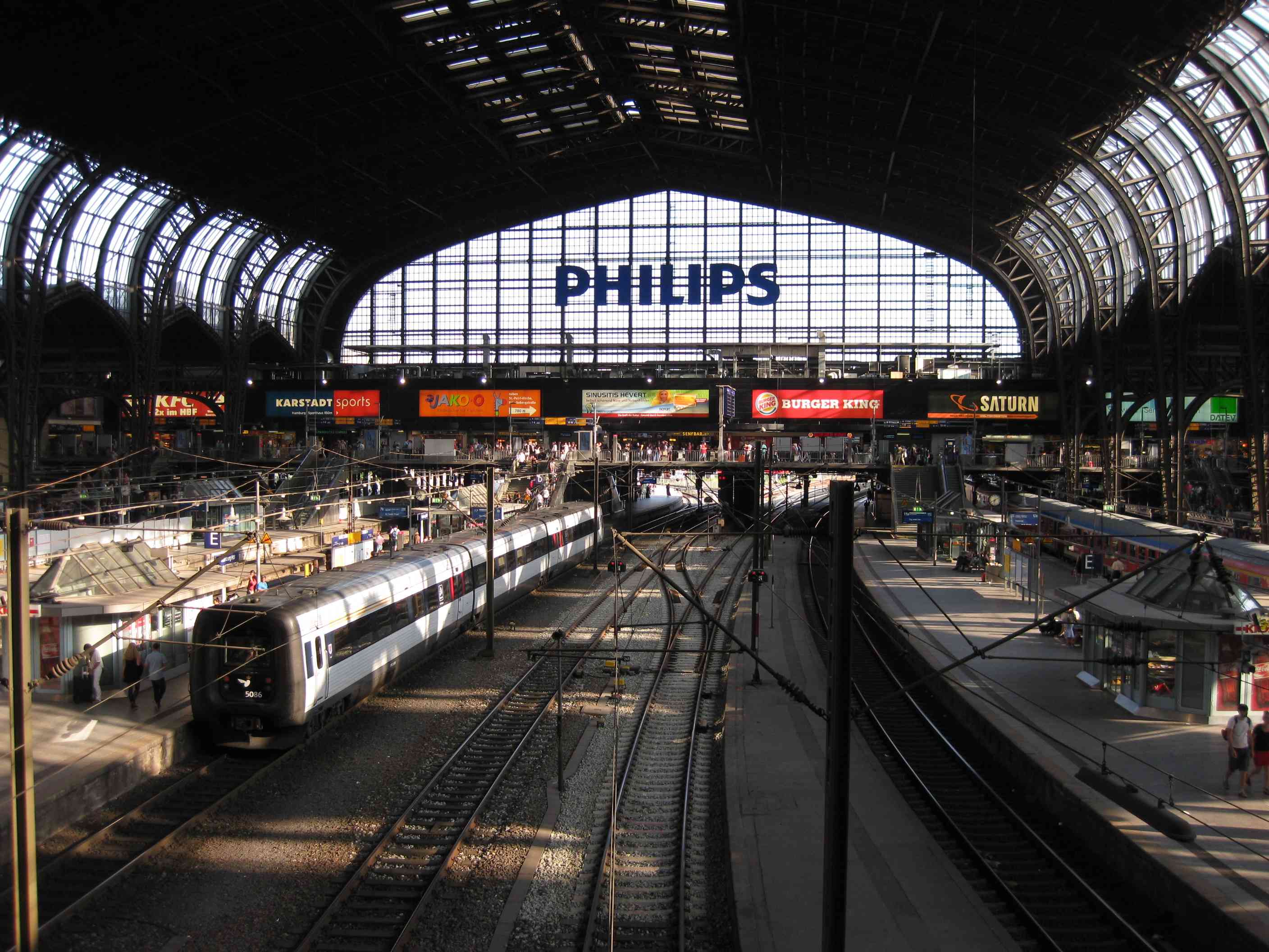 Dänischer Zug im Hauptbahnhof Hamburg