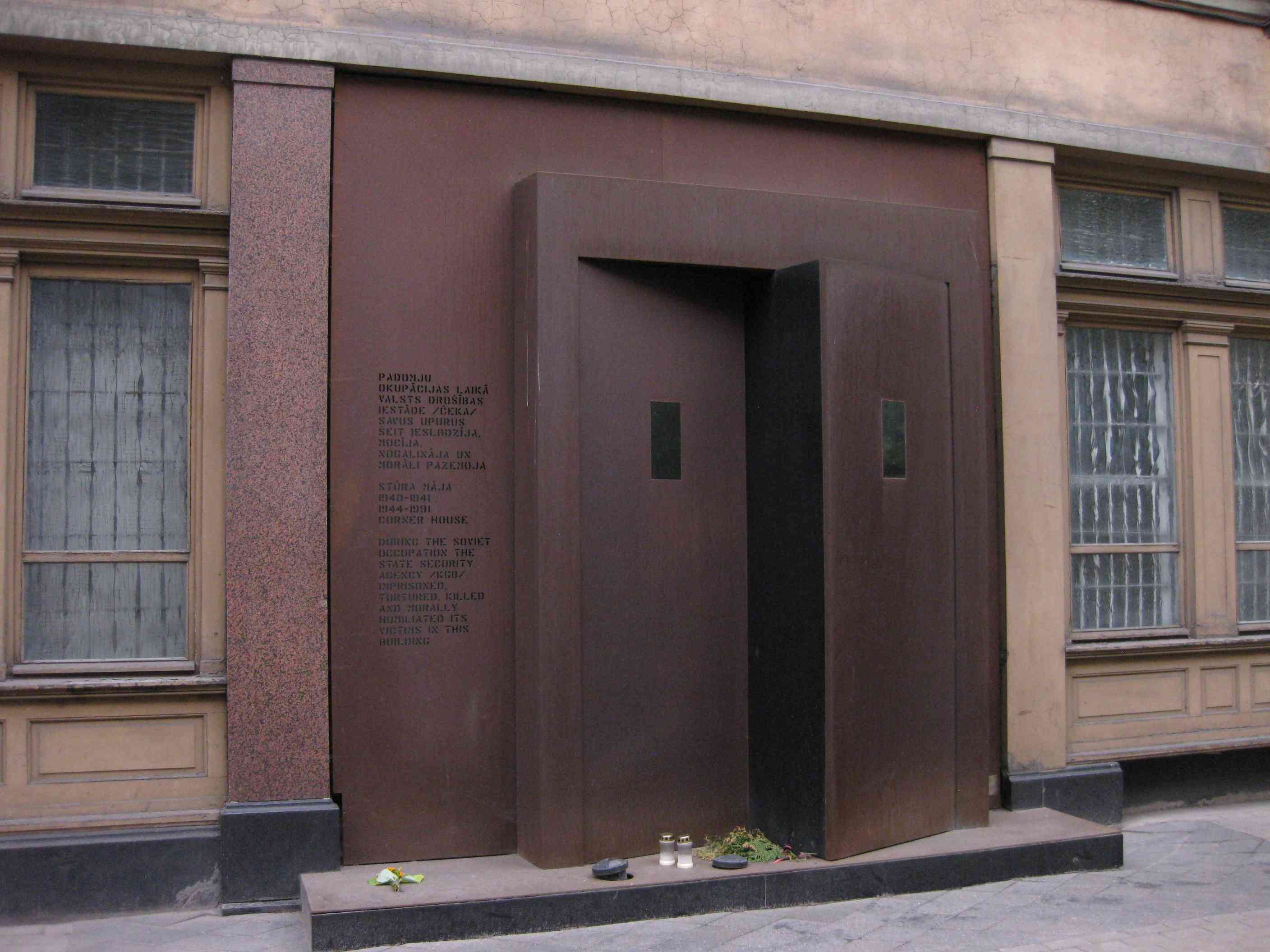 Mahnmal am KGB-Haus in Riga