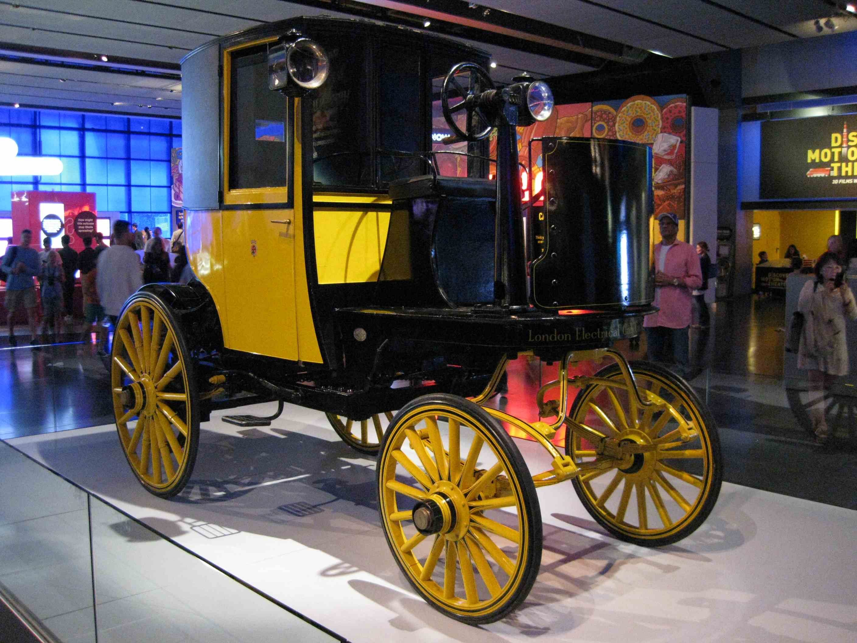 Bersey-Elektrotaxi im London Science Museum