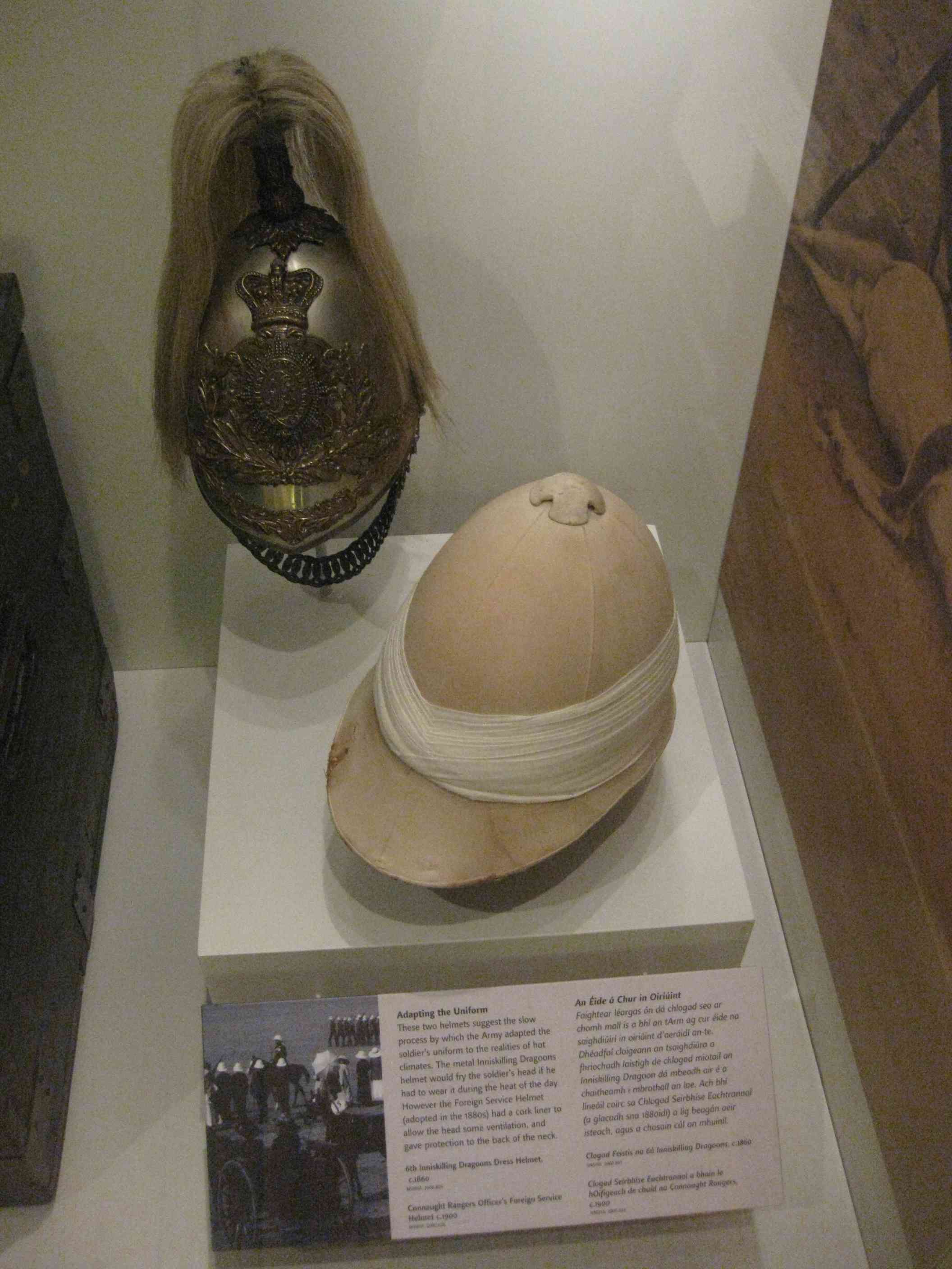 Soldatenhelme im National Museum of Ireland