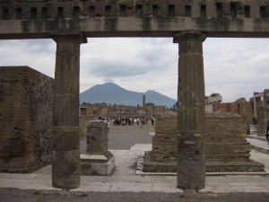 Pompeji: Blick vom Forum zum Vesuv